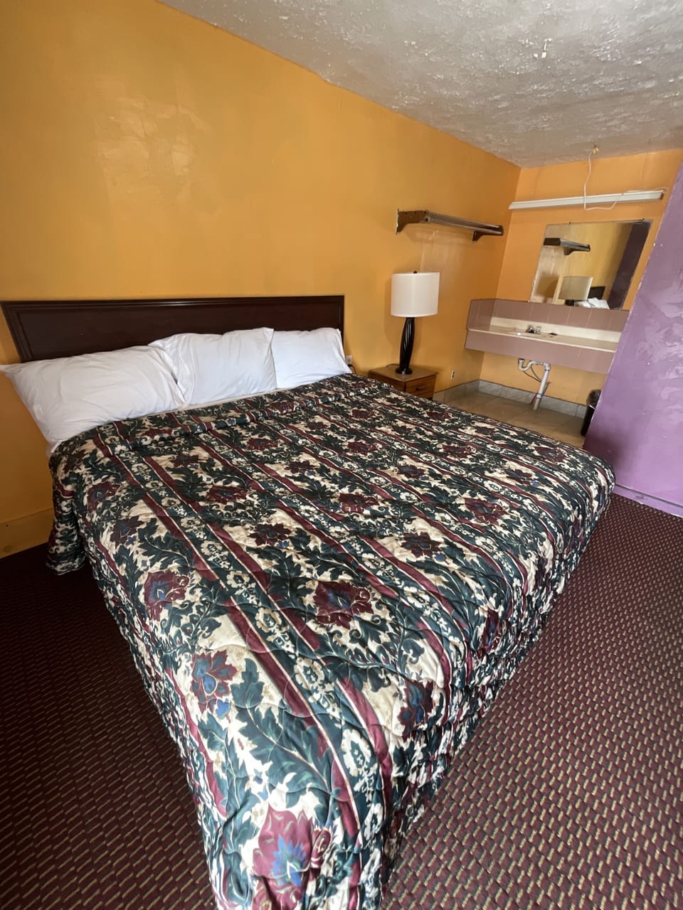 Standard Room, 1 Queen Bed, Non Smoking | Bed sheets