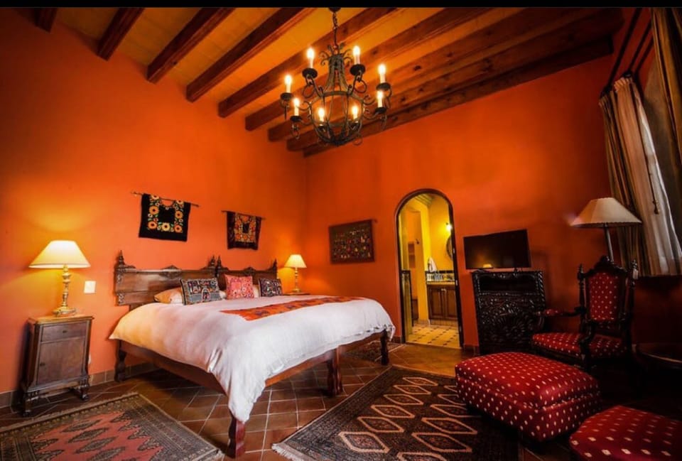 Deluxe Suite, 1 King Bed | In-room safe, individually decorated, individually furnished, desk