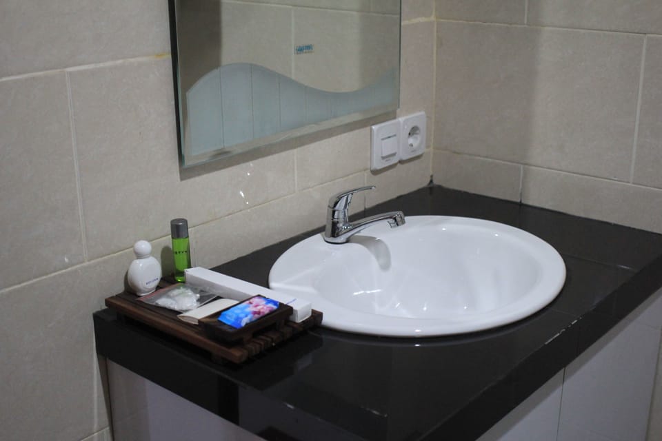 Bathroom sink