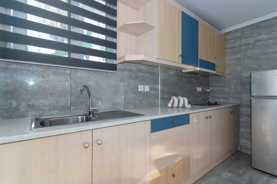 Standard Villa | Private kitchen | Fridge, stovetop, cookware/dishes/utensils