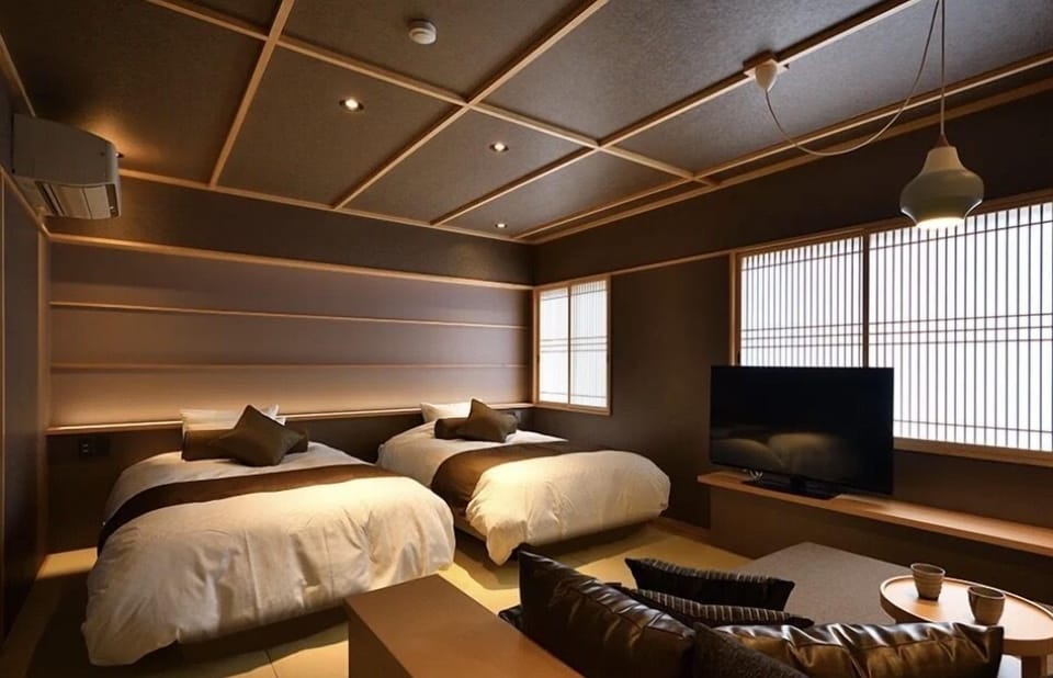 TAKE Suite with Private Bathroom and Dining room | Down comforters, in-room safe, WiFi (free), bed sheets