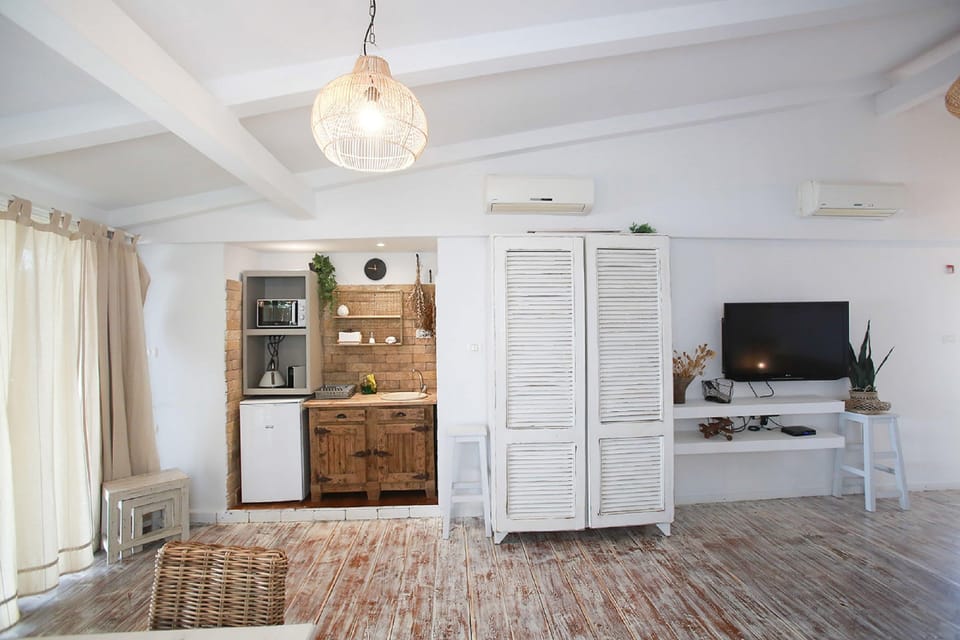 Cabin | Living area | Flat-screen TV