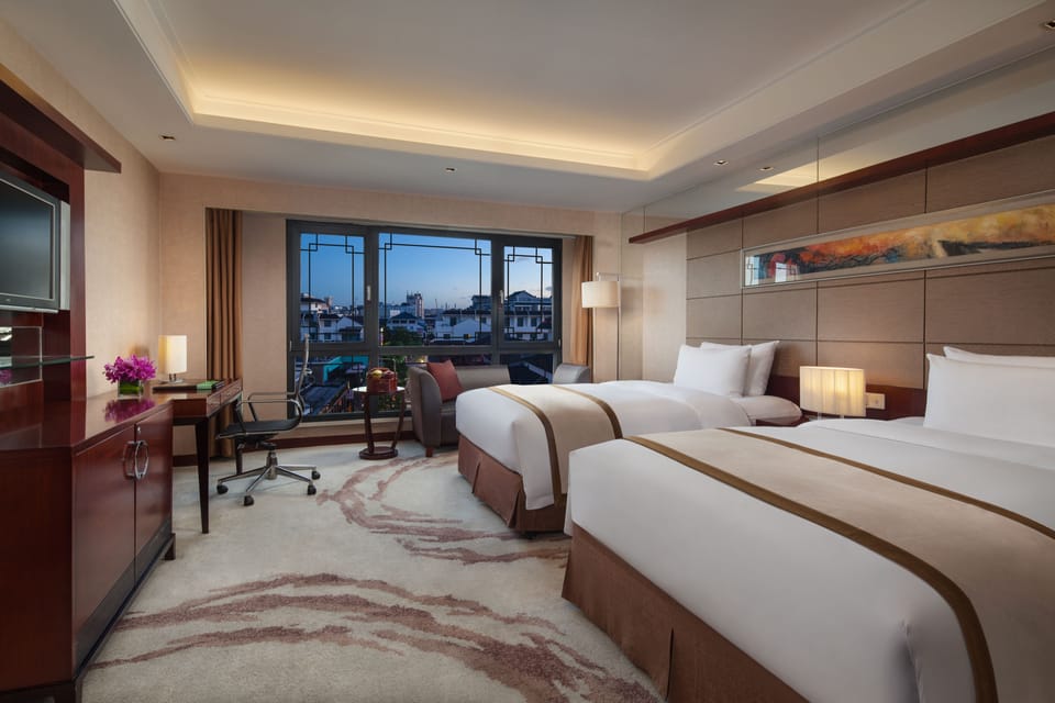 Premier Room, 2 Twin Beds, Non Smoking | Down comforters, minibar, in-room safe, desk