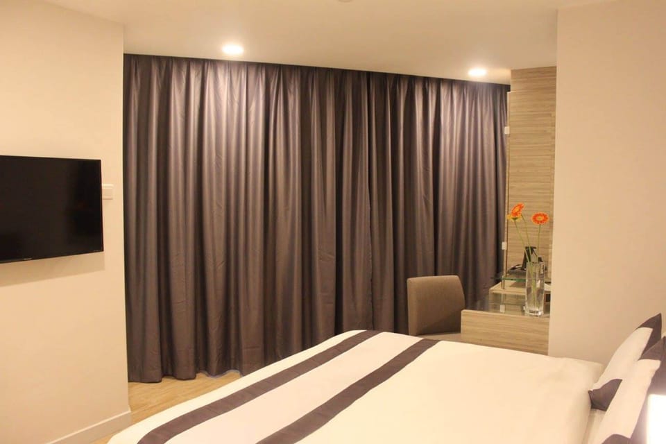 In-room safe, desk, iron/ironing board, free WiFi
