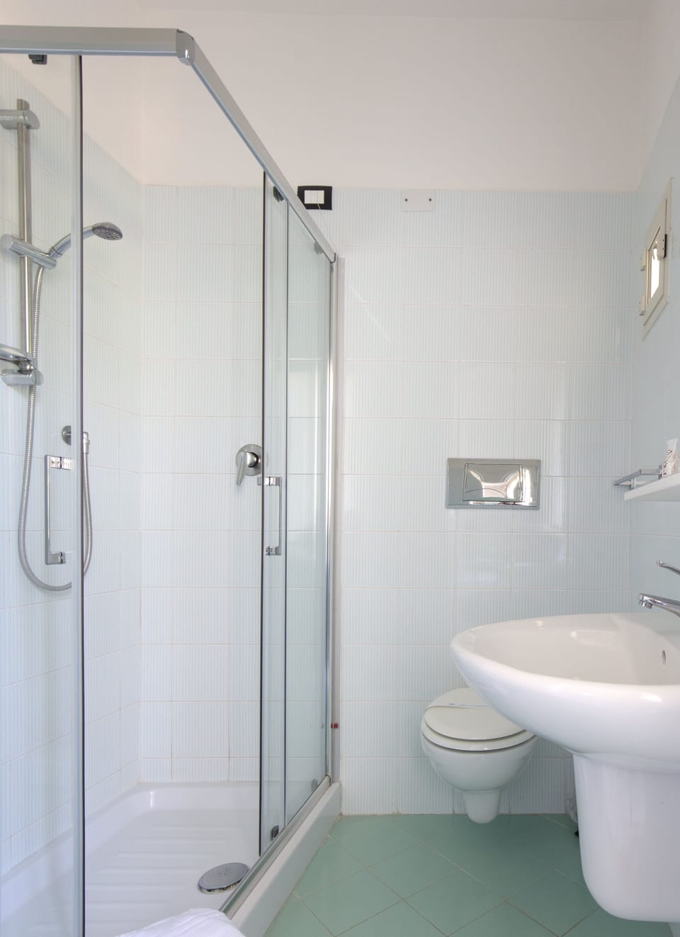 Shower, rainfall showerhead, hair dryer, towels