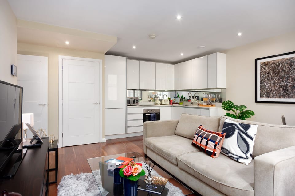 Deluxe Apartment, 1 Bedroom, City View | Living room | Flat-screen TV