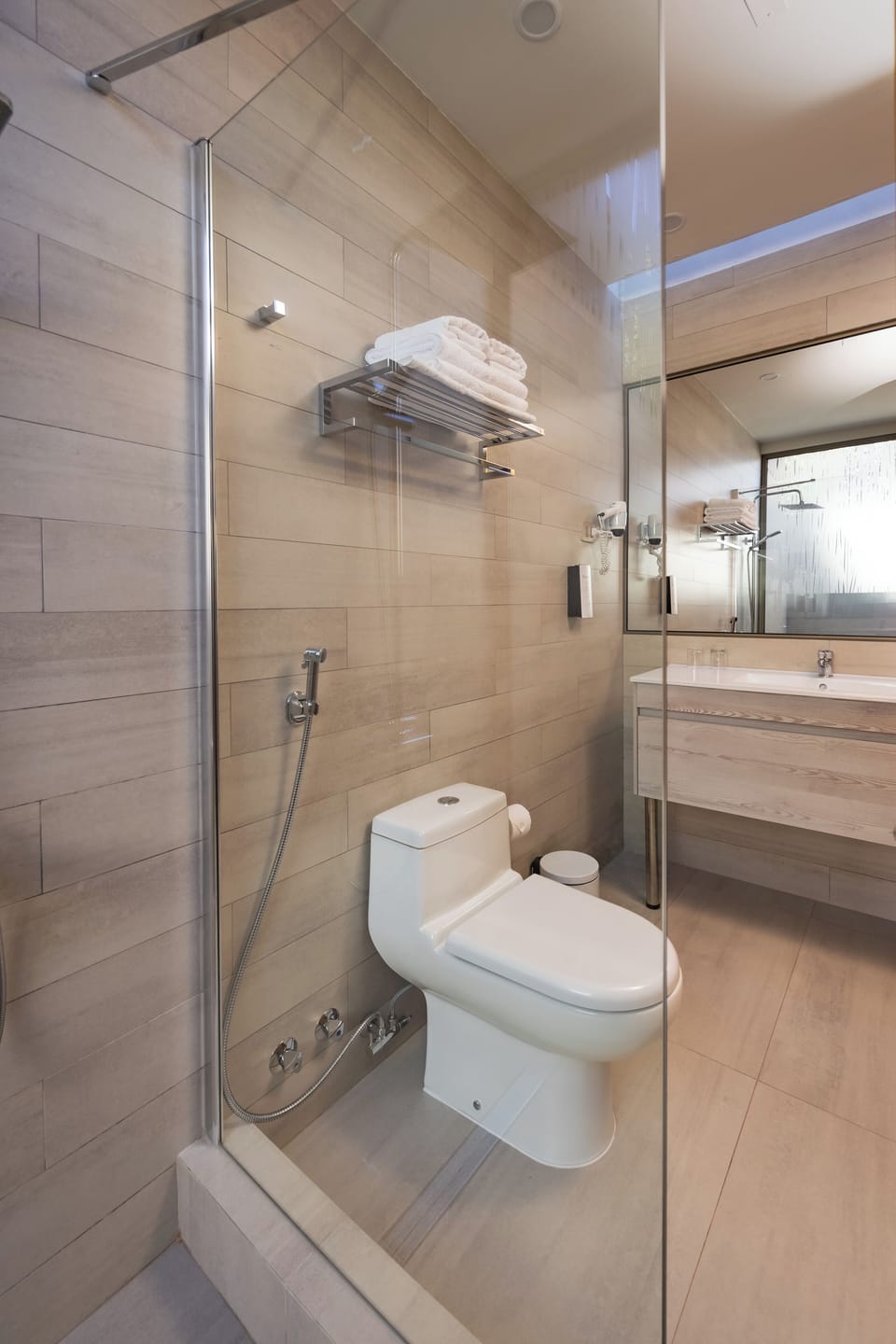 Deluxe Room | Bathroom | Shower, eco-friendly toiletries, towels