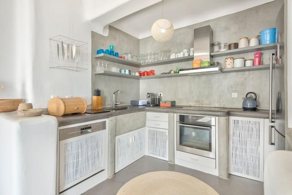 Premier Villa, 4 Bedrooms | Private kitchen | Full-size fridge, microwave, oven, stovetop