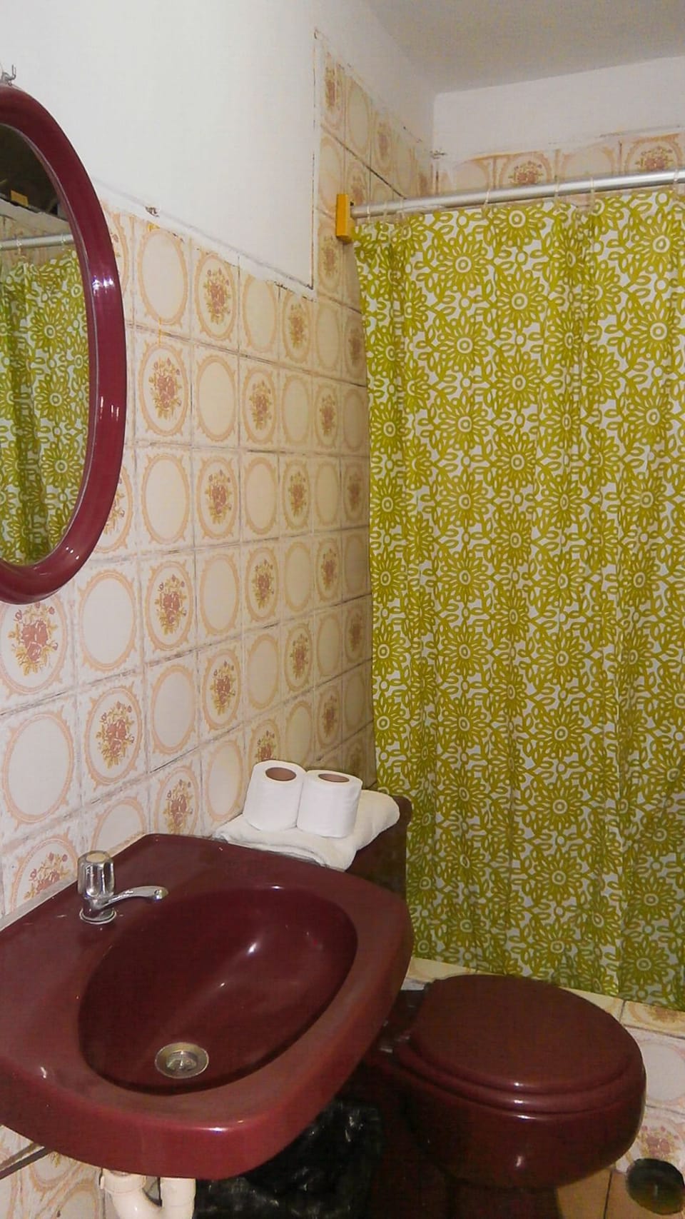 Shower, free toiletries