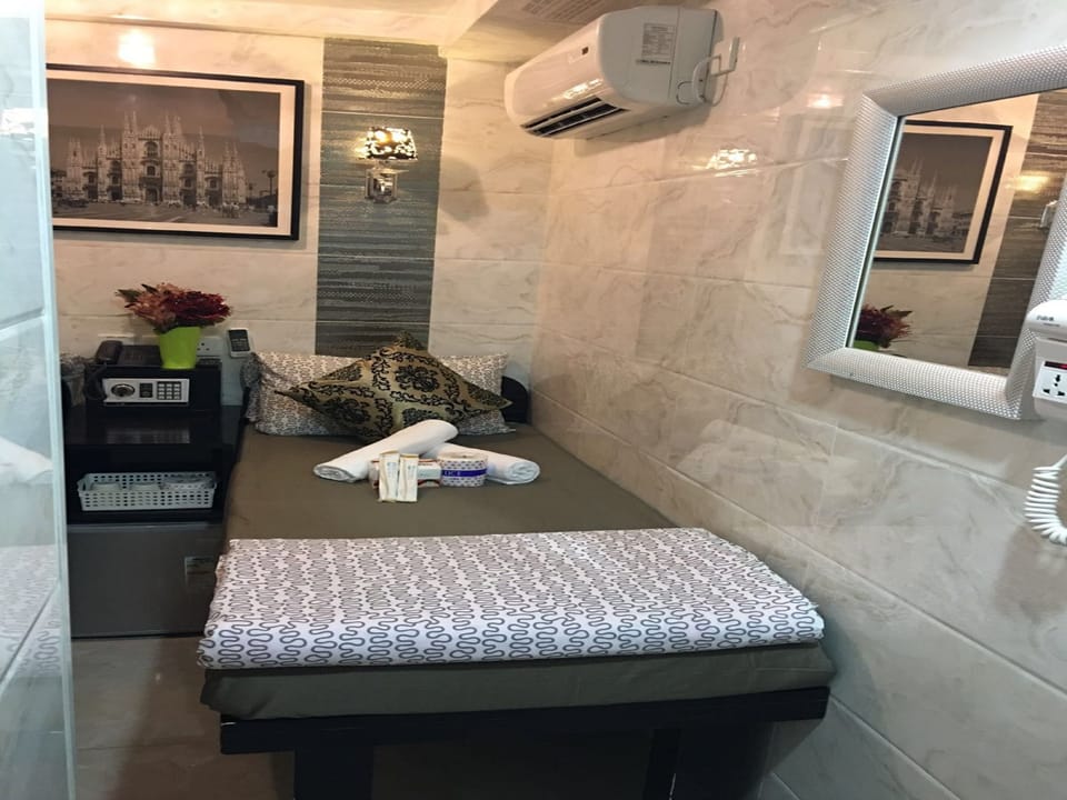 Standard Twin Room | In-room safe, iron/ironing board, free WiFi, bed sheets