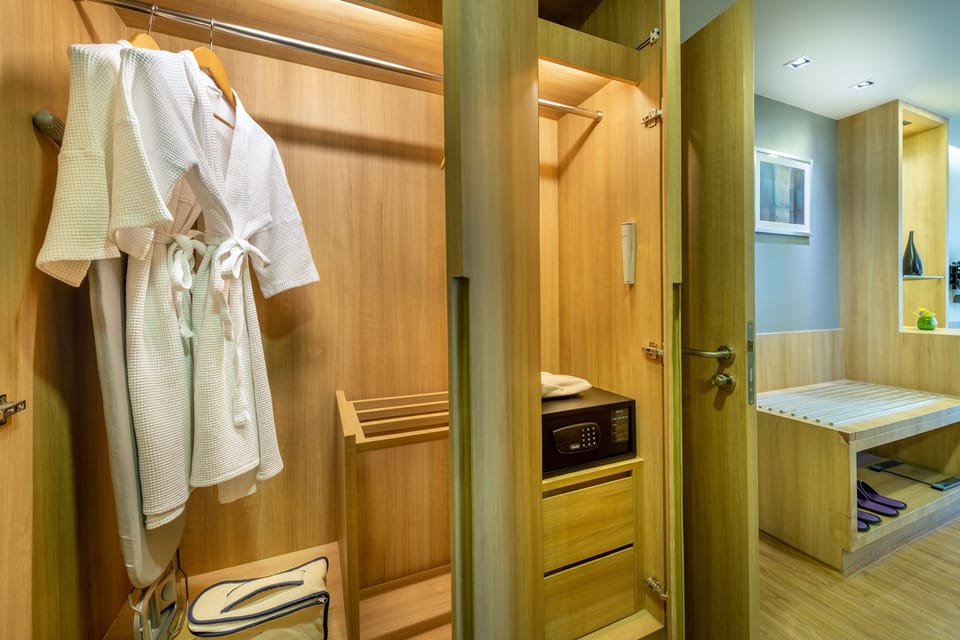 PLAAI Prime Suite One Bedroom | Room amenity