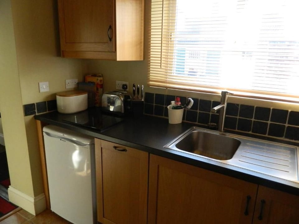 Electric kettle, toaster