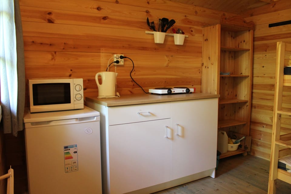 Economy Cottage, Kitchenette (2 adults, Excluding Linen/Towels) | Private kitchenette
