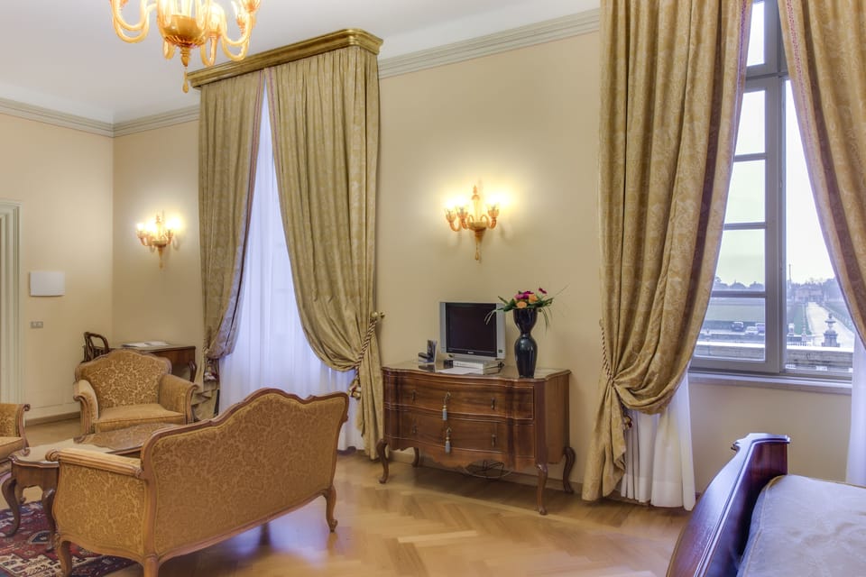 Junior Room, 1 King Bed | Room amenity
