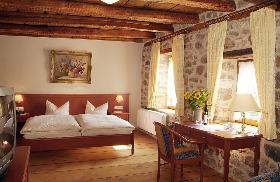 Johann Michael Stupfer Room  | Desk, soundproofing, free WiFi, bed sheets