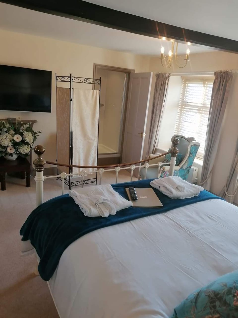 Superior Double Room, Ensuite, Garden View | WiFi