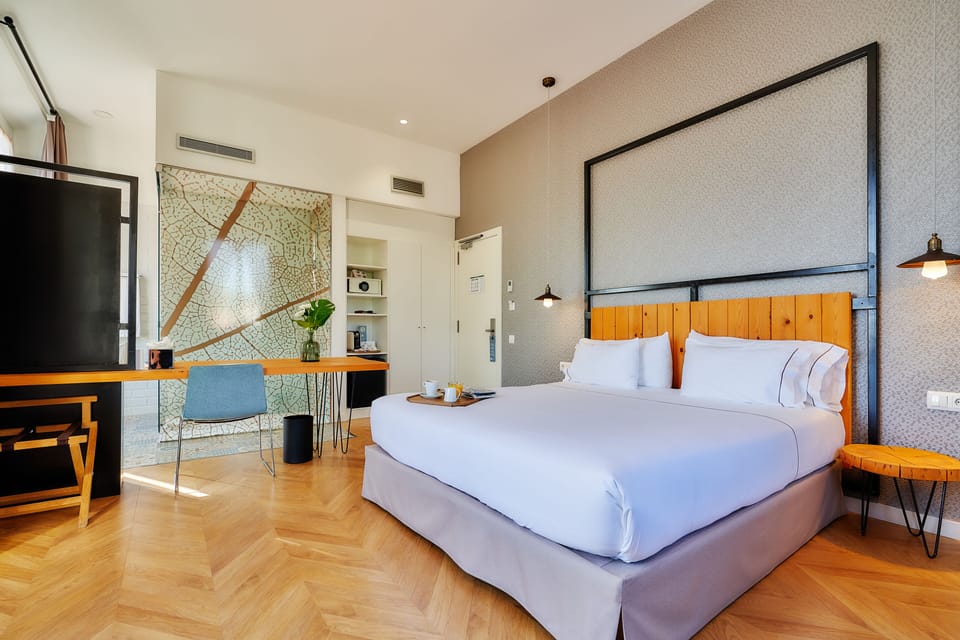 Superior Double Room, Terrace | Premium bedding, minibar, in-room safe, desk