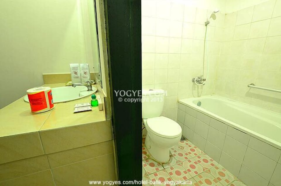 Deluxe Cottage | Bathroom | Free toiletries, towels