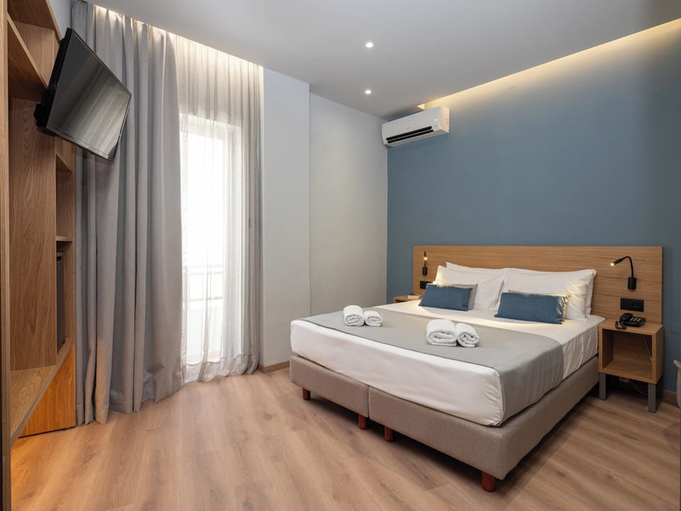 Standard Room | In-room safe, soundproofing, free cribs/infant beds, rollaway beds
