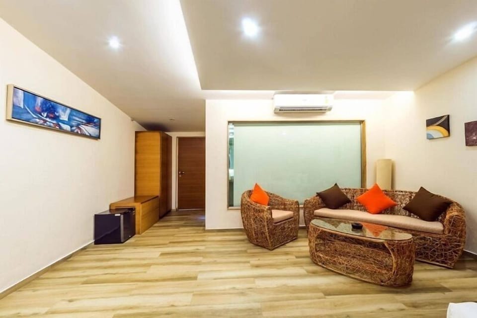 Studio | Minibar, in-room safe, desk, free rollaway beds