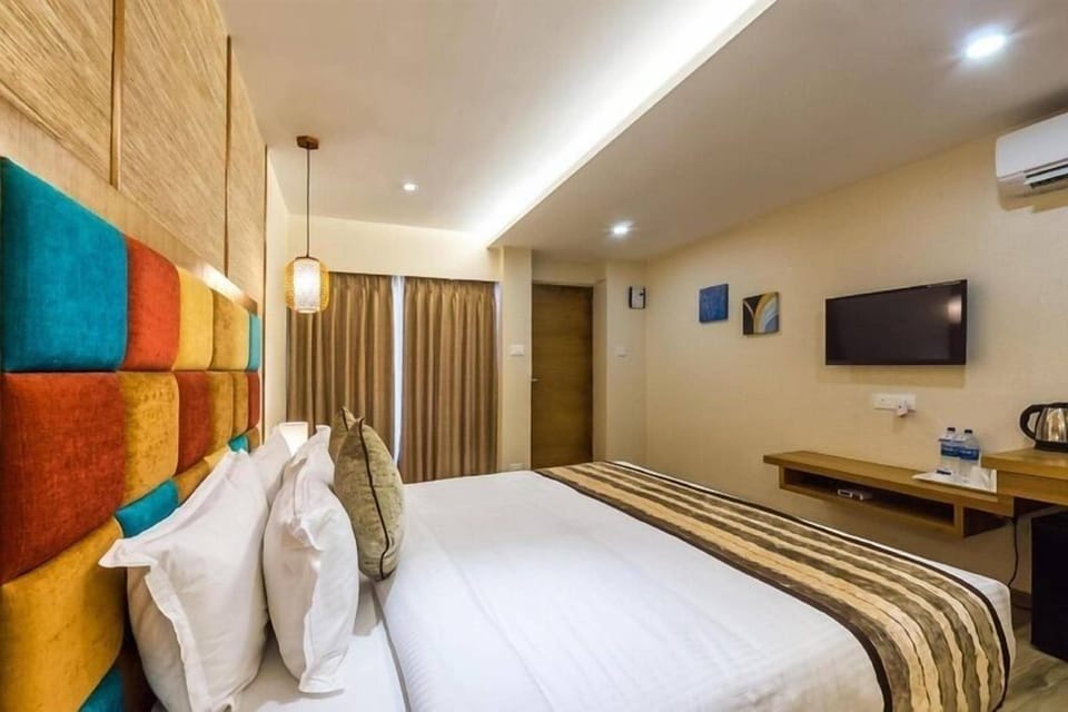Studio | Minibar, in-room safe, desk, free rollaway beds