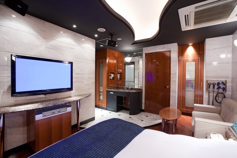 Minibar, in-room safe, individually decorated, individually furnished