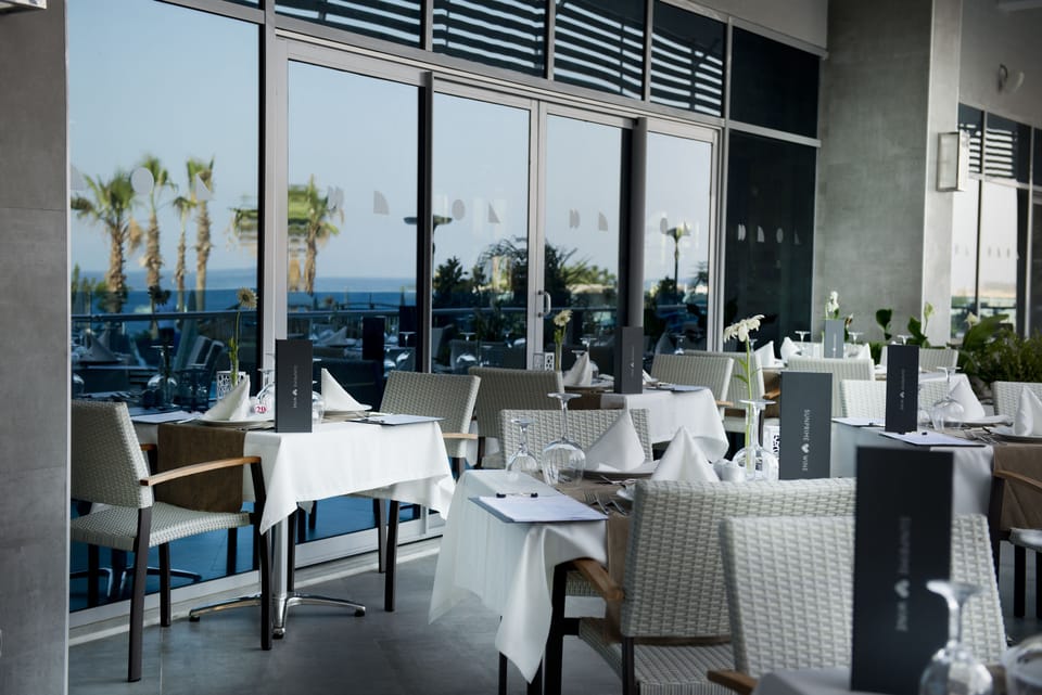 3 restaurants; breakfast, lunch, and dinner served