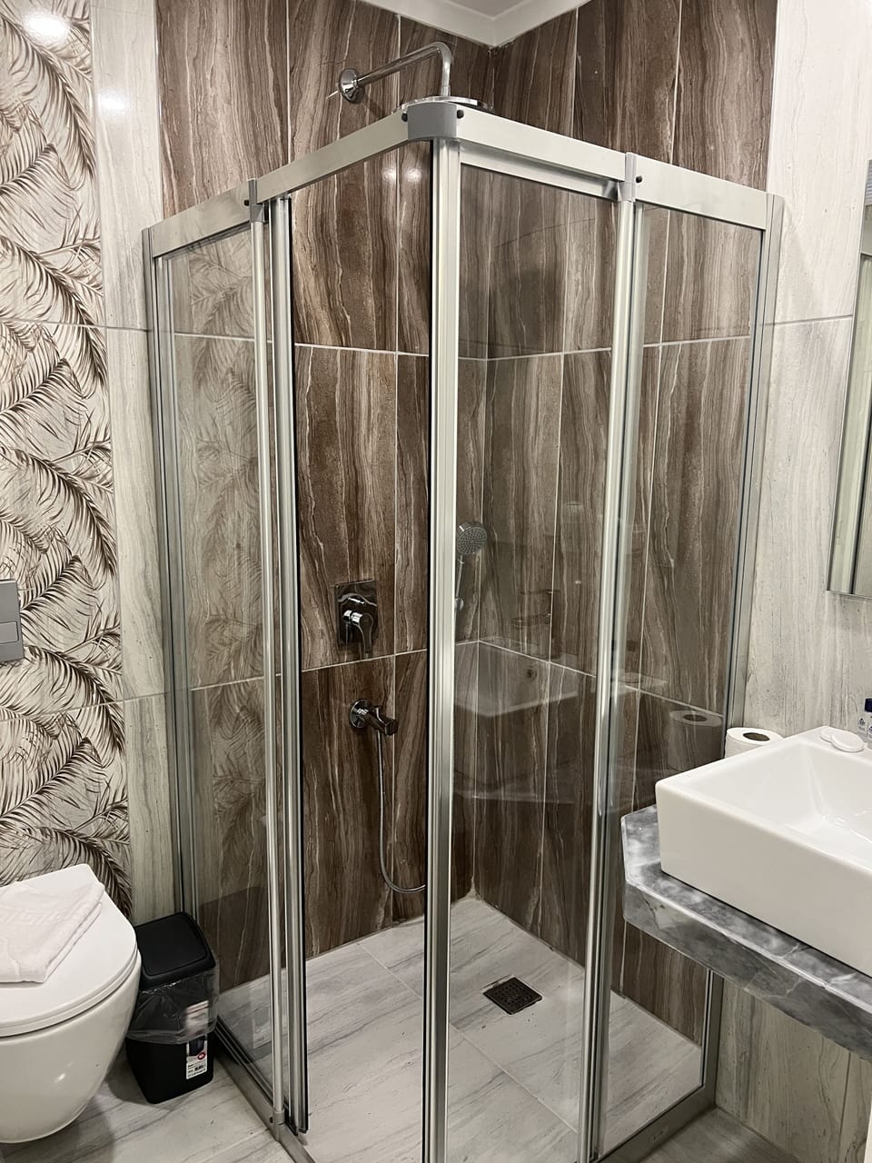 Shower, free toiletries, hair dryer, towels