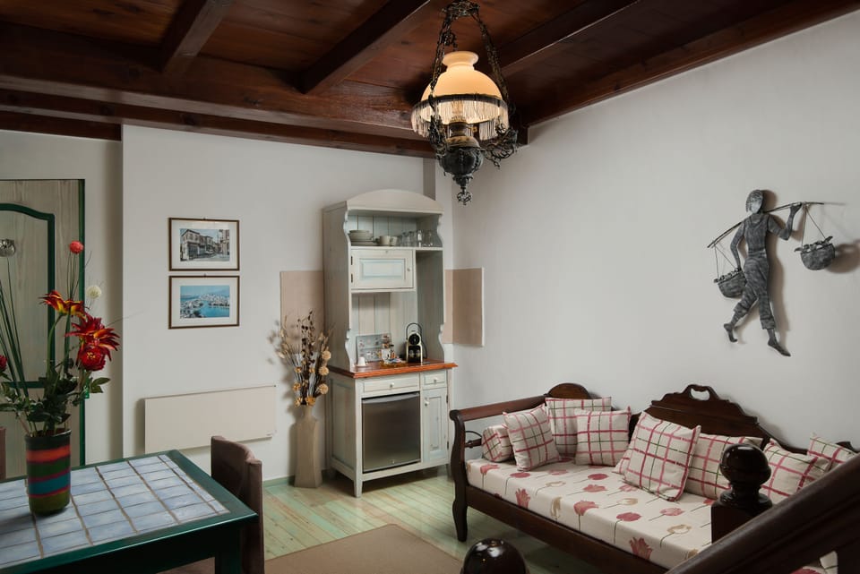 Standard Duplex | Living area | Flat-screen TV