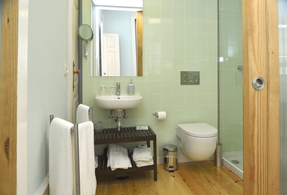 Family Suite, Balcony | Bathroom | Shower, free toiletries, hair dryer, towels