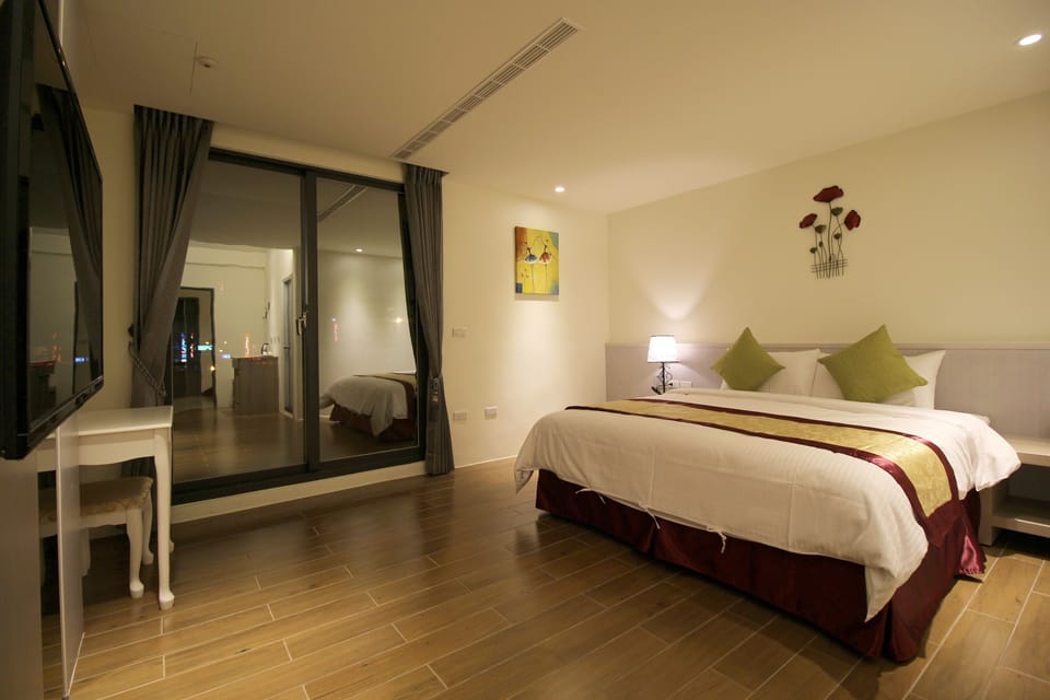 Triple Room | Premium bedding, desk, blackout drapes, soundproofing