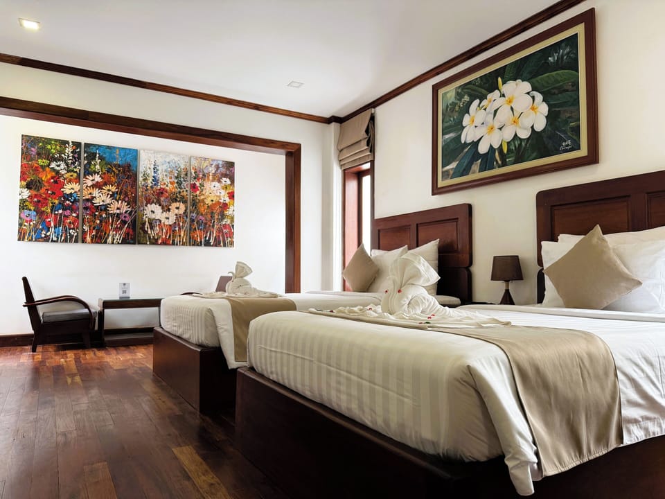 Deluxe Twin Room, 2 Twin Beds, Bathtub, City View | 2 bedrooms, premium bedding, minibar, in-room safe