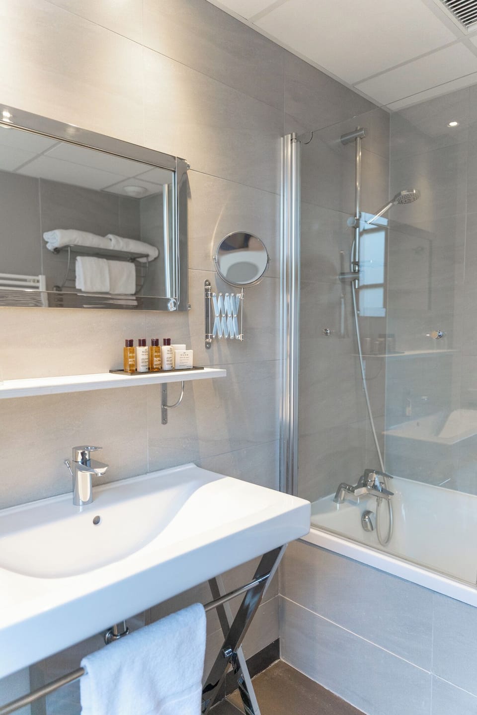 Standard Room | Bathroom | Free toiletries, hair dryer, towels, soap
