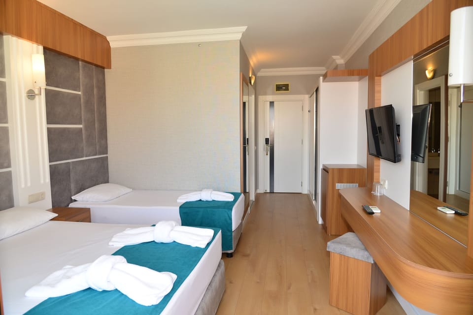 Minibar, WiFi, bed sheets