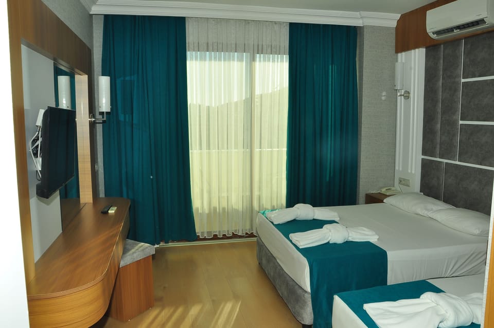 Standard Double or Twin Room, Multiple Beds | Minibar, WiFi, bed sheets
