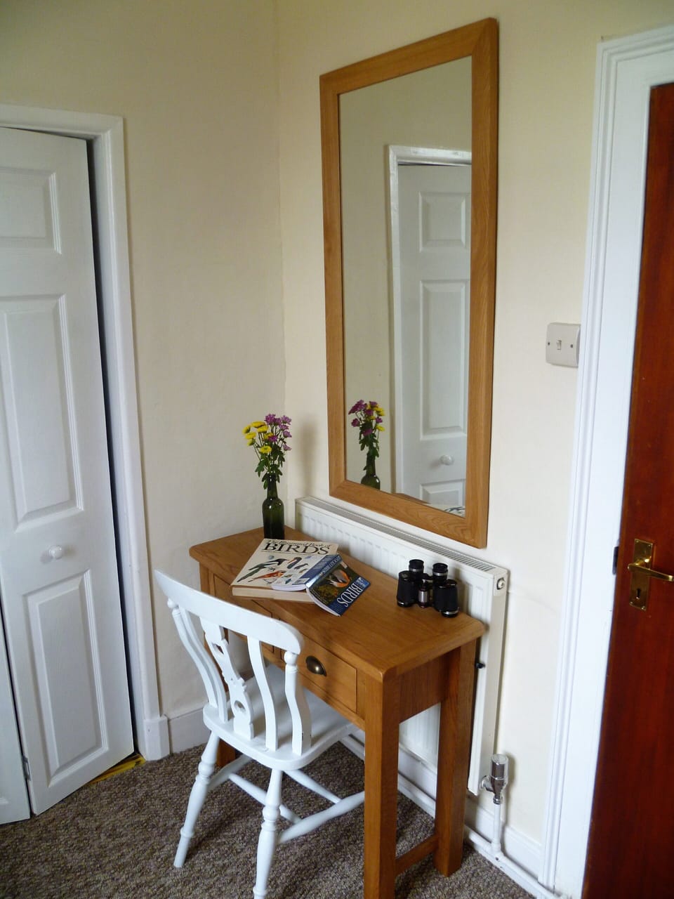 Single Room | Premium bedding, desk, iron/ironing board, free WiFi