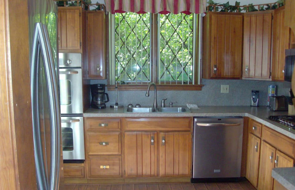 House | Private kitchen | Fridge, microwave, coffee/tea maker, cookware/dishes/utensils