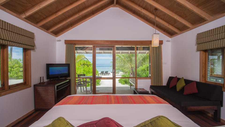 O Beach Villa | Minibar, in-room safe, desk, free WiFi