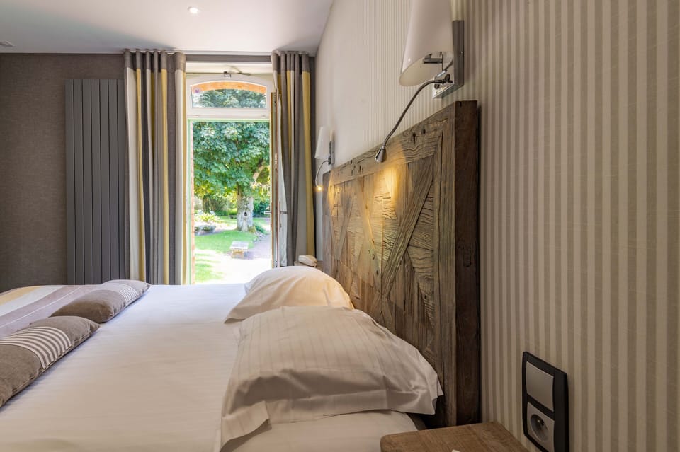 Premium bedding, individually decorated, individually furnished, desk