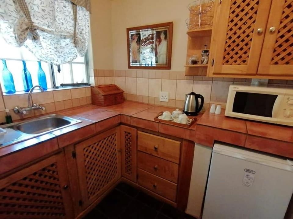 Coffee/tea maker, fridge, microwave, electric kettle