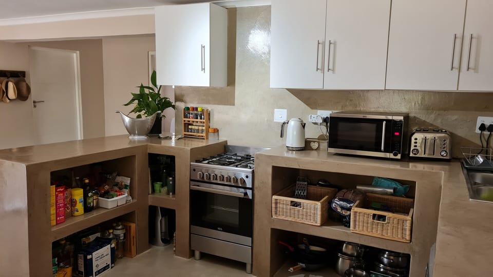 Standard House, 5 Bedrooms | Private kitchen | Electric kettle