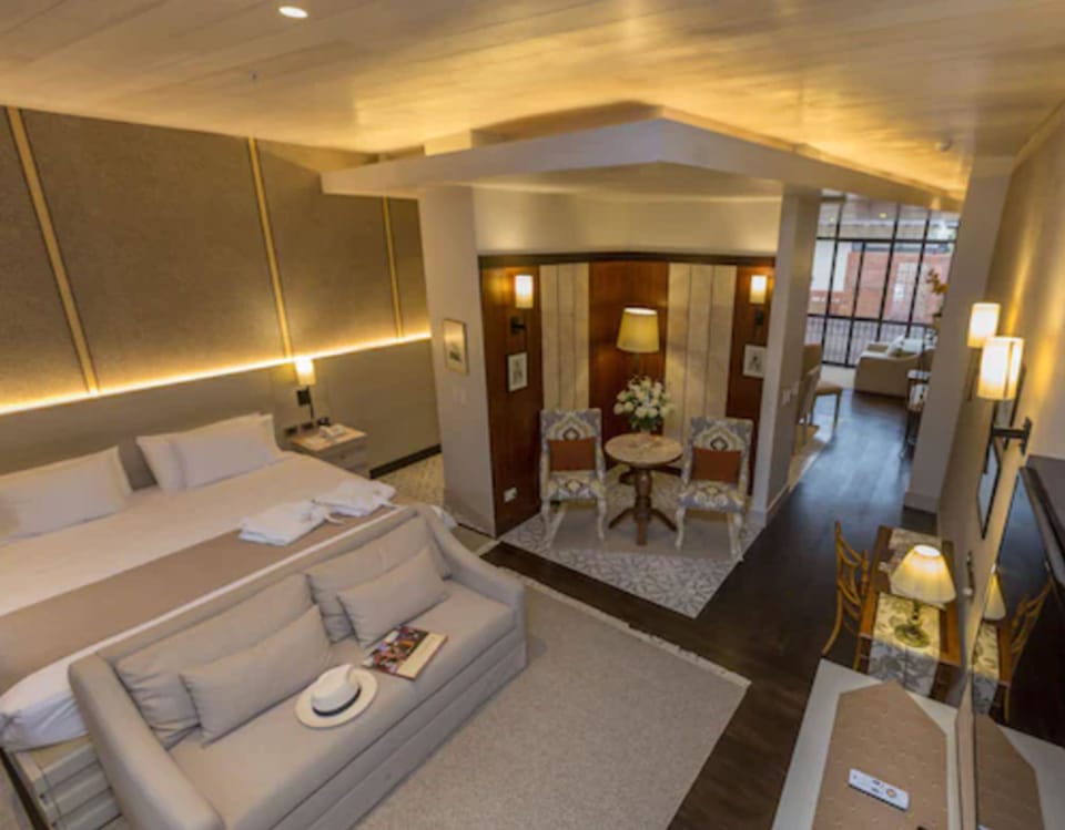 Exclusive Suite, 1 King Bed with Sofa bed, Kitchen, Executive Level | Premium bedding, in-room safe, desk, laptop workspace