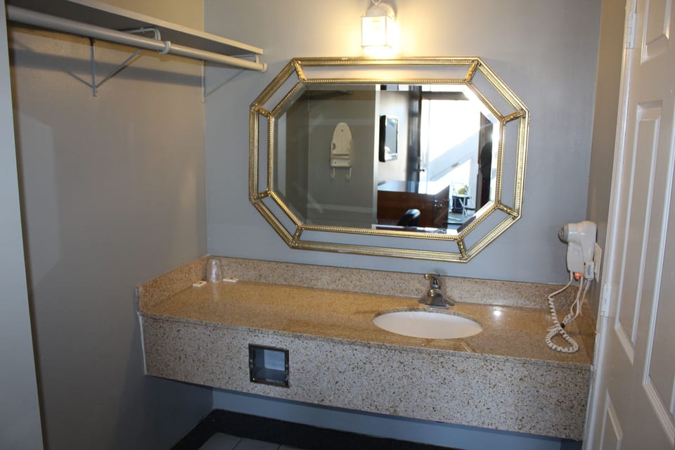 Bathroom sink