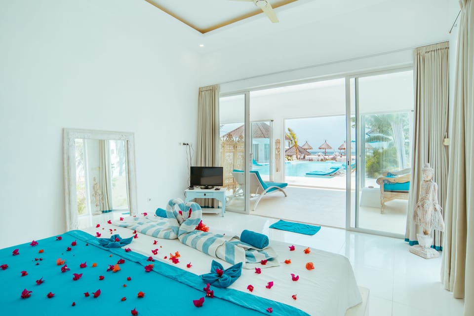 Sea View Suite | Premium bedding, Select Comfort beds, minibar, in-room safe