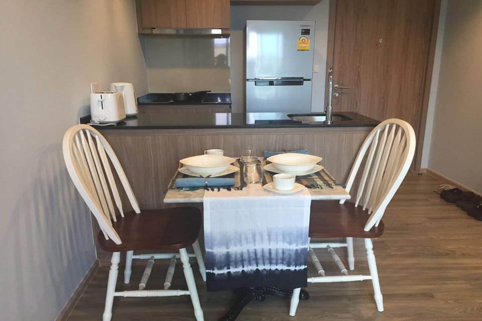 Deluxe Double Room with 2 Mattress, Pool View  | In-room dining