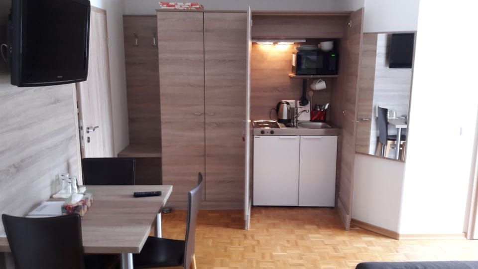 Comfort Studio, 1 Bedroom, Non Smoking, Mountainside | Private kitchen
