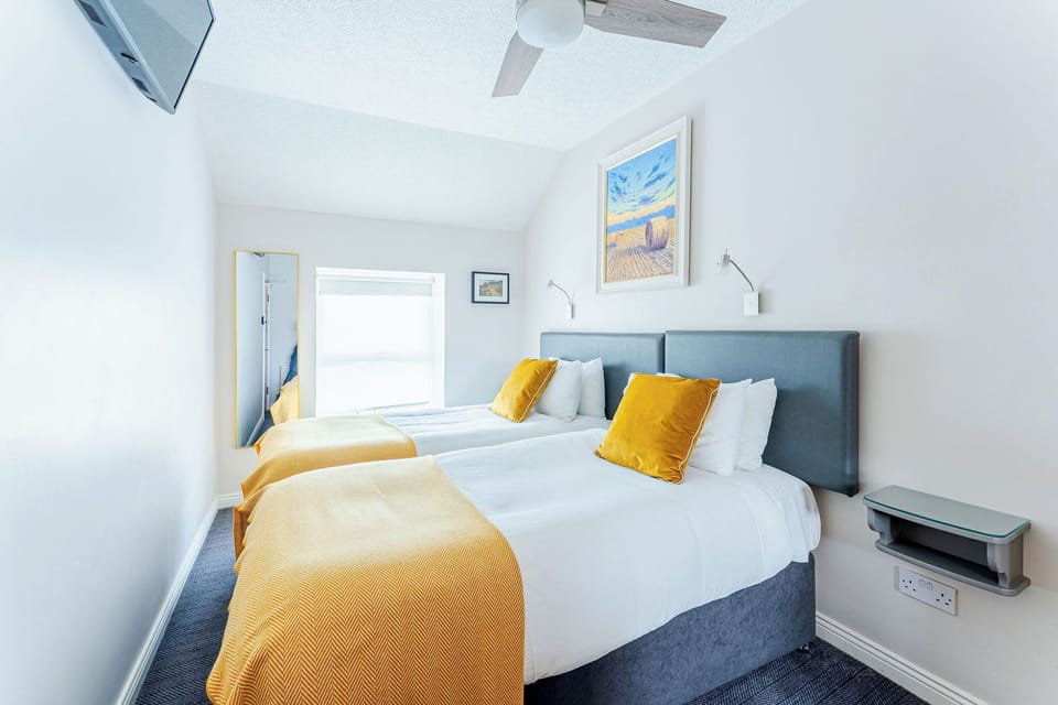 Standard Twin Room, Private Bathroom | Premium bedding, Select Comfort beds, iron/ironing board, free WiFi