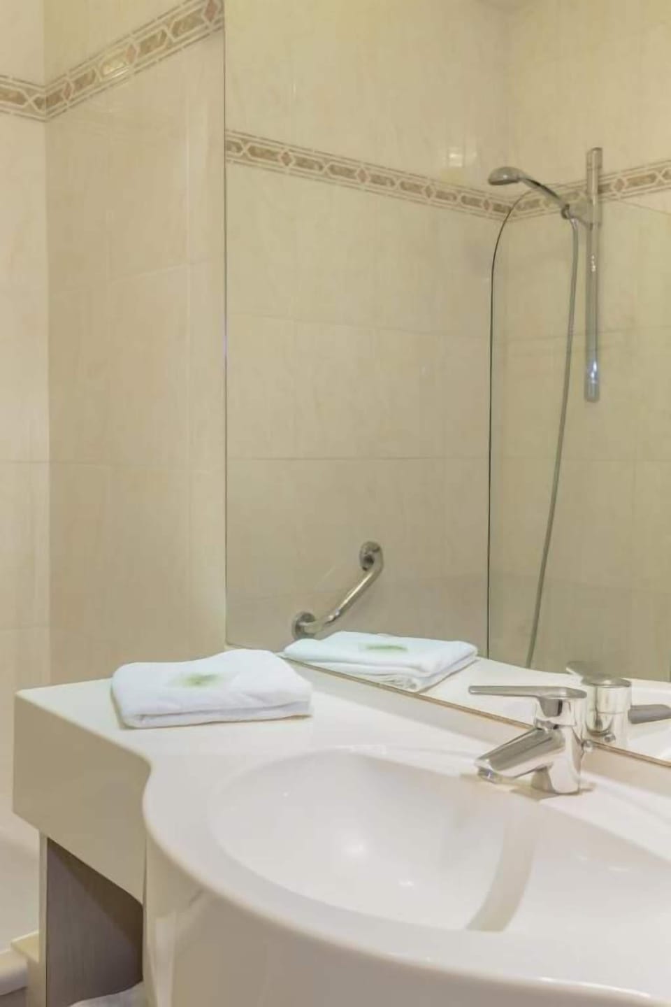 Comfort Single Room | Bathroom | Free toiletries, hair dryer, towels