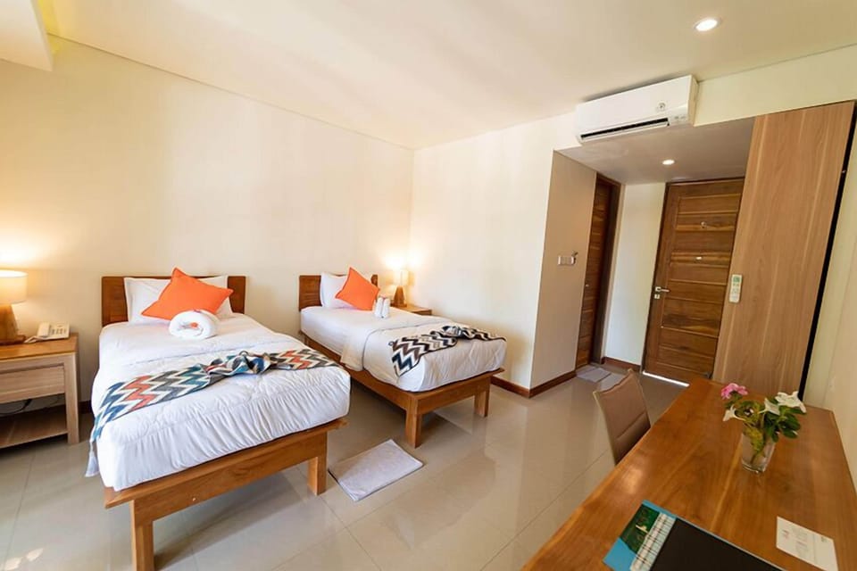 Superior Twin Room | In-room safe, desk, rollaway beds (surcharge), WiFi (free)