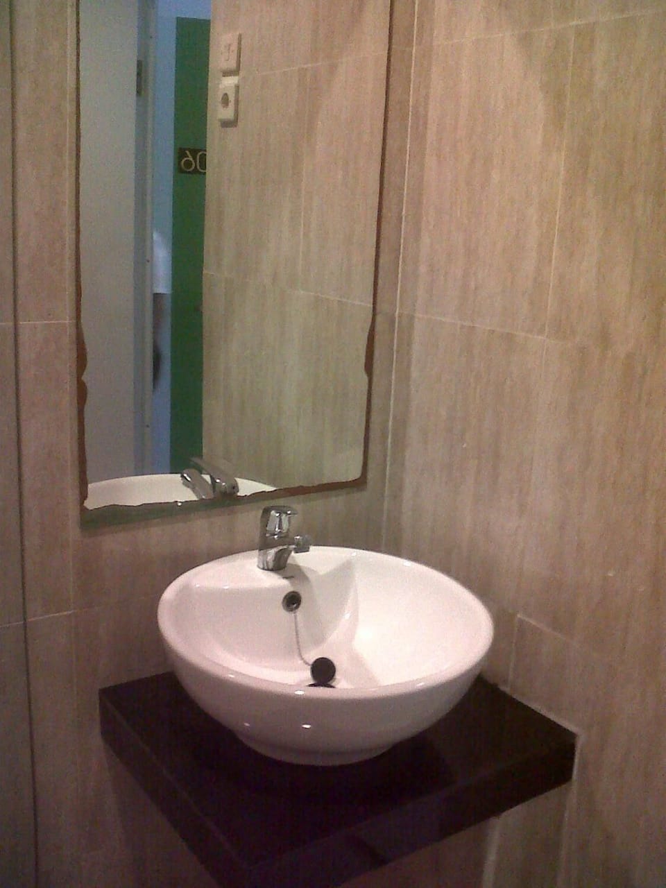 Shower, free toiletries